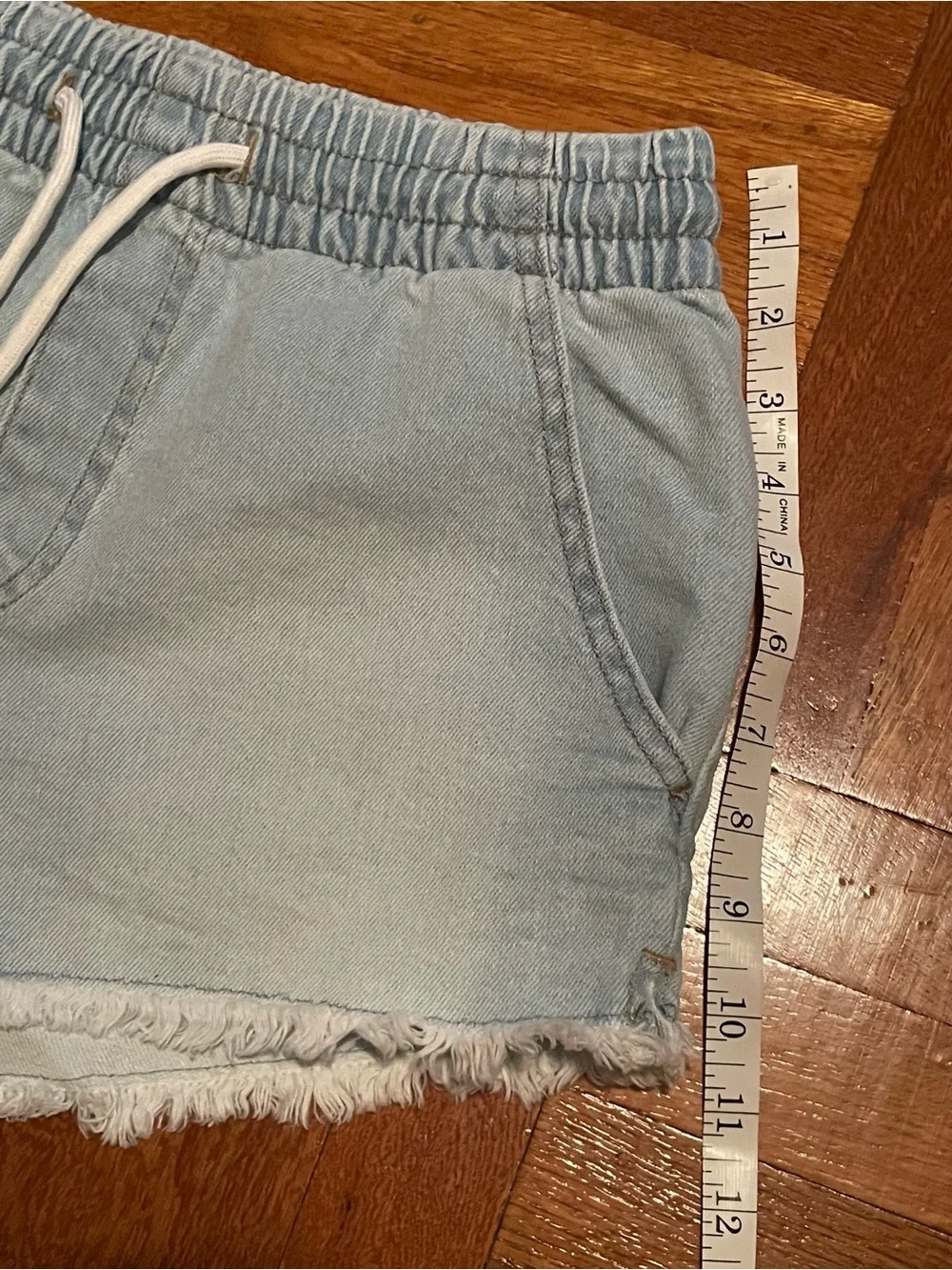 Celebrity Pink Light Blue Denim Drawstring Frayed-Hem Shorts Size Small